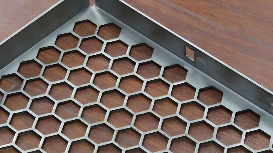 Chapa perforada con agujero hexagonal doblado