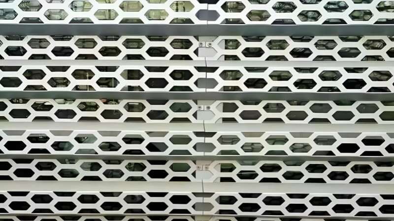 Chapa perforada con agujero hexagonal para pared exterior