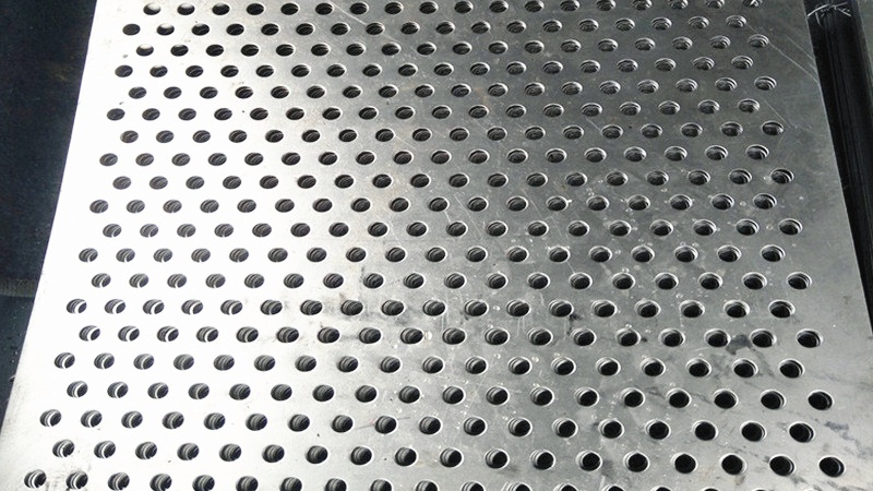 Galvanized perforated metal sheet