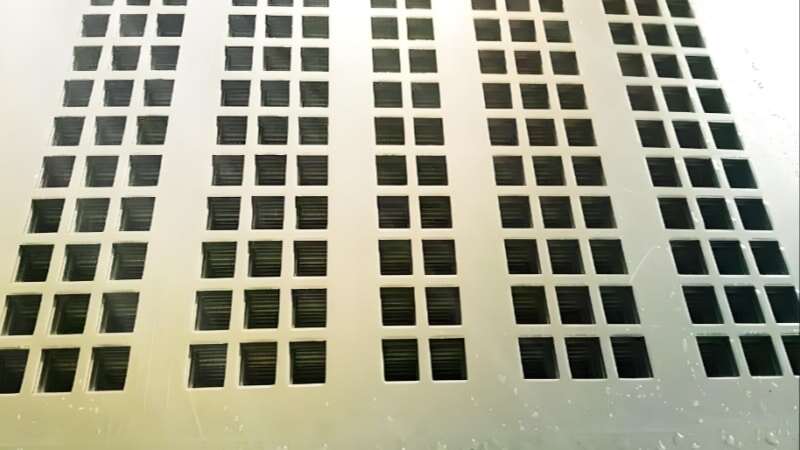 Chapas perforadas con agujeros cuadrados