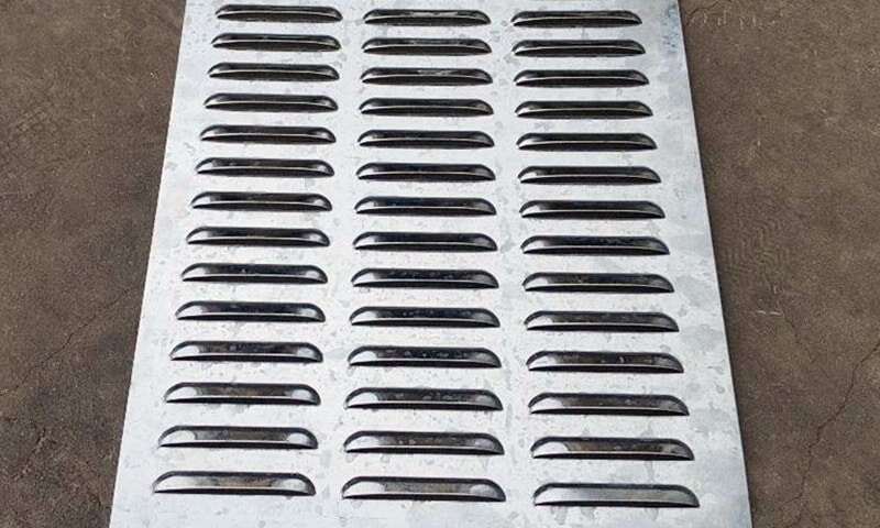 Chapa de aluminio perforada