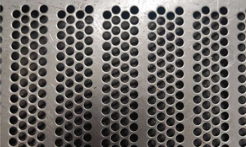 430 paslanmaz delikli sac