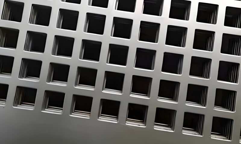 Rektangulär perforerad metallplåt