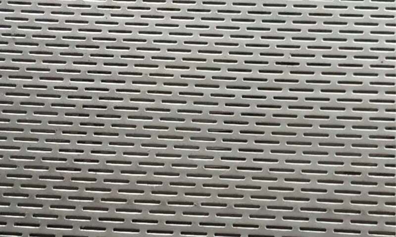 lembaran logam berlubang berlubang