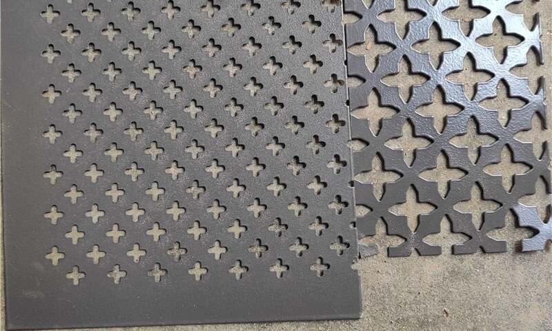 Perforované desky ve tvaru kříže