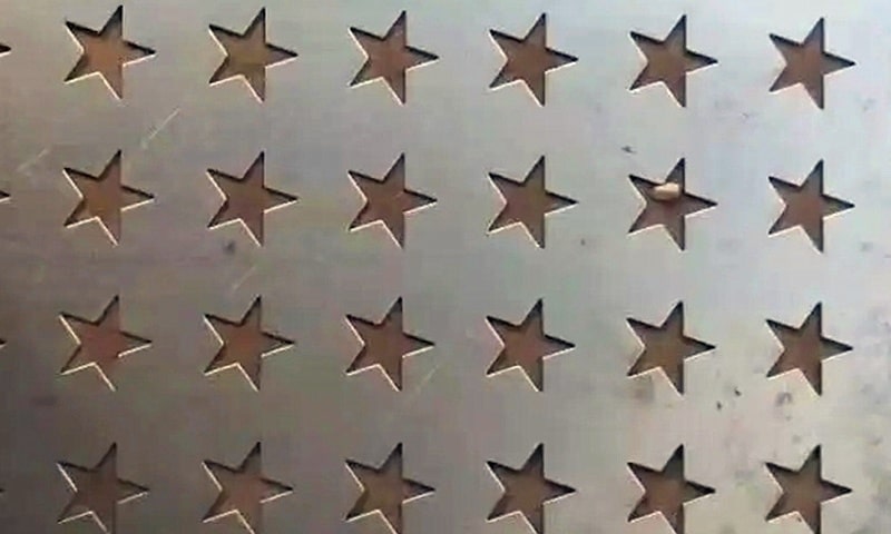 صفيحة مثقبة من الفولاذ المقاوم للصدأ 304 مع ثقوب خماسية الشكل على شكل نجمة وسطح مثقوب 2B