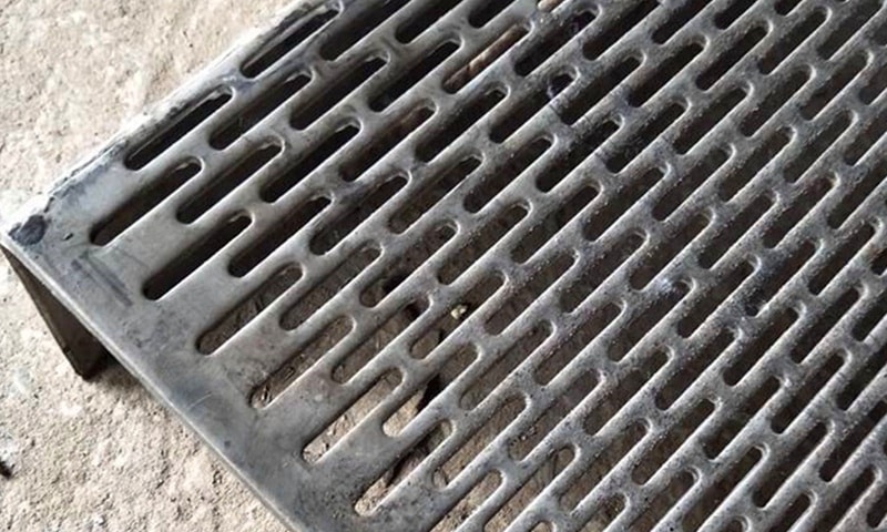 슬롯형 구멍이 있는 헤비 듀티 천공 금속 플레이트